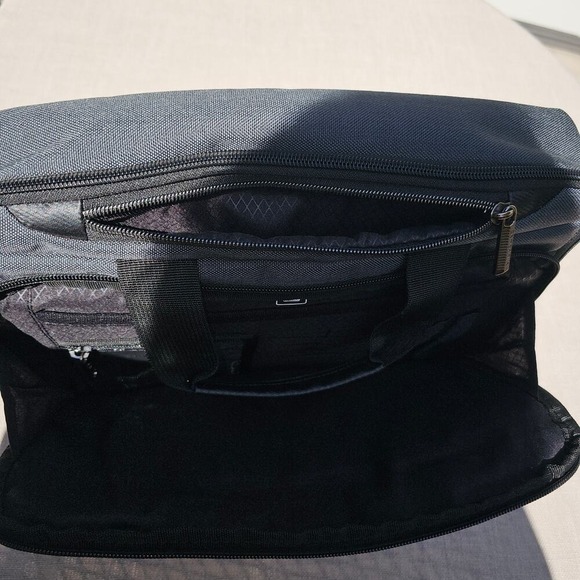 Samsonite Travel Laptop Bag with Tons of Pockets and Luggage Strap - Picture 8 of 13